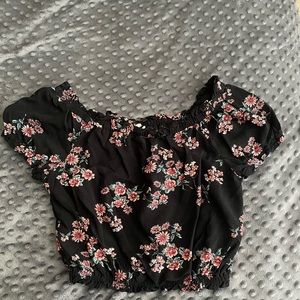 Cute off the shoulder crop top! Size:XS